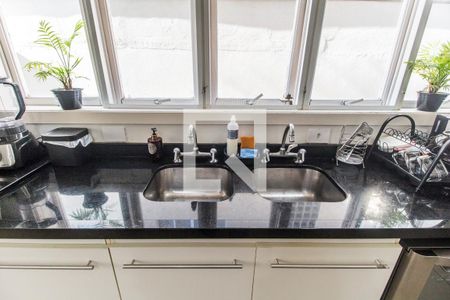 Casa de condomínio à venda com 400m², 3 quartos e 4 vagasDetalhe da cozinha