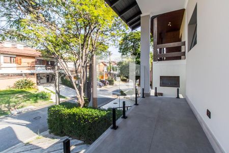 Casa de condomínio à venda com 400m², 3 quartos e 4 vagasVaranda