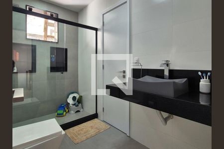 Casa de condomínio à venda com 280m², 4 quartos e 5 vagas Casa de condomínio à venda com 280m², 4 quartos e 5 vagasBanheiro da Suíte 1