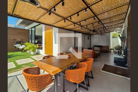 Casa de condomínio à venda com 280m², 4 quartos e 5 vagas Casa de condomínio à venda com 280m², 4 quartos e 5 vagasÁrea gourmet