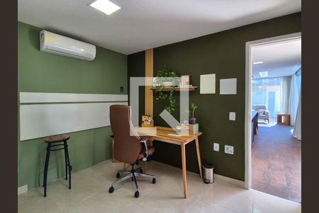 Casa de condomínio à venda com 280m², 4 quartos e 5 vagas Casa de condomínio à venda com 280m², 4 quartos e 5 vagasQuarto