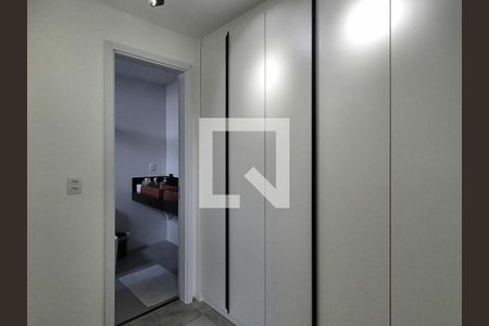 Casa de condomínio à venda com 280m², 4 quartos e 5 vagas Casa de condomínio à venda com 280m², 4 quartos e 5 vagasCloset da Suíte 3