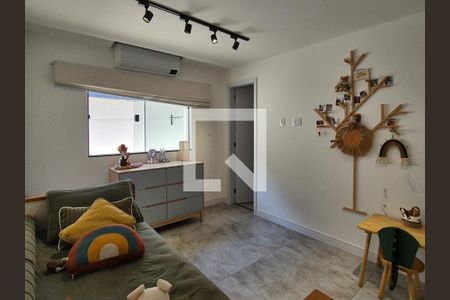 Casa de condomínio à venda com 280m², 4 quartos e 5 vagas Casa de condomínio à venda com 280m², 4 quartos e 5 vagasSuite 1 (canadense)