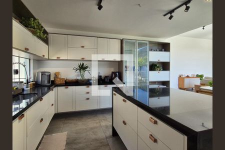 Casa de condomínio à venda com 280m², 4 quartos e 5 vagas Casa de condomínio à venda com 280m², 4 quartos e 5 vagasCozinha