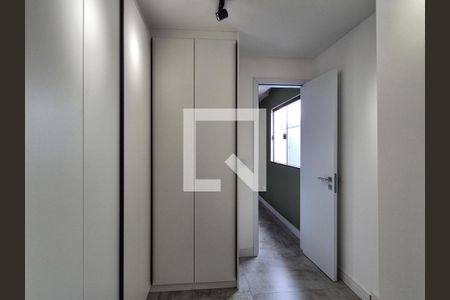 Casa de condomínio à venda com 280m², 4 quartos e 5 vagas Casa de condomínio à venda com 280m², 4 quartos e 5 vagasCloset da Suíte 3
