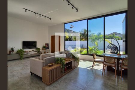 Sala de casa de condomínio à venda com 4 quartos, 280m² em Vargem Grande, Rio de Janeiro