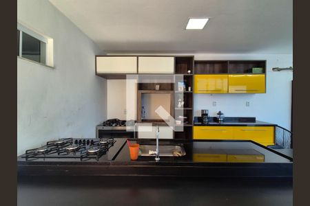 Casa de condomínio à venda com 280m², 4 quartos e 5 vagas Casa de condomínio à venda com 280m², 4 quartos e 5 vagasSala 2