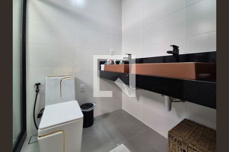 Casa de condomínio à venda com 280m², 4 quartos e 5 vagas Casa de condomínio à venda com 280m², 4 quartos e 5 vagasBanheiro da Suíte 3