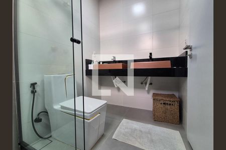 Casa de condomínio à venda com 280m², 4 quartos e 5 vagas Casa de condomínio à venda com 280m², 4 quartos e 5 vagasBanheiro da Suíte 3