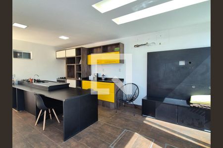 Casa de condomínio à venda com 280m², 4 quartos e 5 vagas Casa de condomínio à venda com 280m², 4 quartos e 5 vagasSala 2