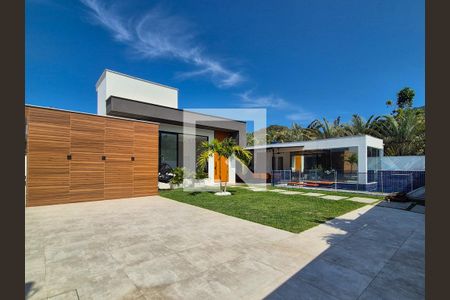 Casa de condomínio à venda com 280m², 4 quartos e 5 vagas Casa de condomínio à venda com 280m², 4 quartos e 5 vagasÁrea externa