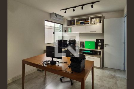 Casa de condomínio à venda com 280m², 4 quartos e 5 vagas Casa de condomínio à venda com 280m², 4 quartos e 5 vagasSuite 2 (canadense)