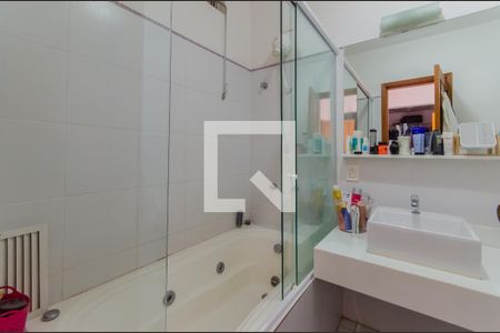 Casa à venda com 210m², 3 quartos e 3 vagasBanheiro da Suíte 2