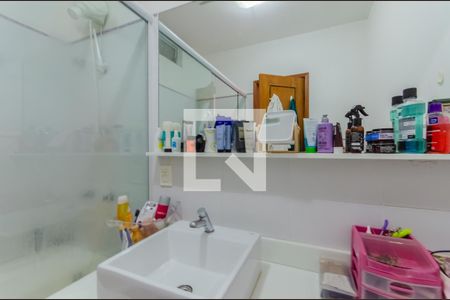 Casa à venda com 210m², 3 quartos e 3 vagasBanheiro da Suíte 2