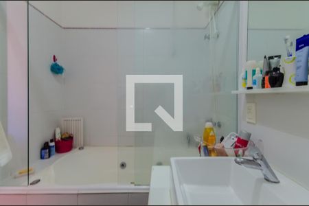 Casa à venda com 210m², 3 quartos e 3 vagasBanheiro da Suíte 2