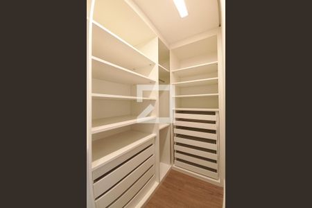 Casa de condomínio à venda com 463m², 5 quartos e 4 vagasCloset da suíte 3