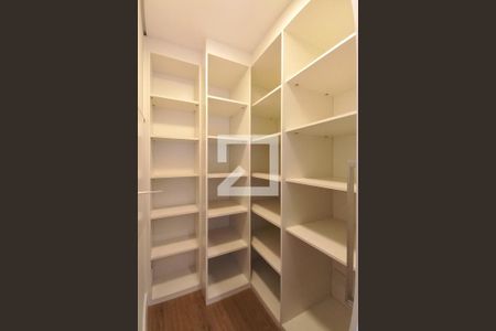 Casa de condomínio à venda com 463m², 5 quartos e 4 vagasCloset da suíte 1