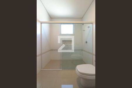 Casa de condomínio à venda com 463m², 5 quartos e 4 vagasBanheiro da Suíte 1