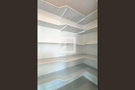 Casa de condomínio à venda com 463m², 5 quartos e 4 vagasDespensa