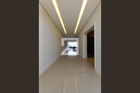 Casa de condomínio à venda com 463m², 5 quartos e 4 vagasCorredor de Entrada