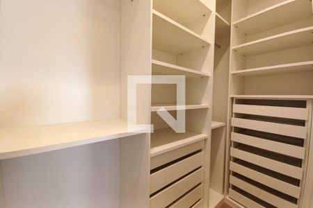Casa de condomínio à venda com 463m², 5 quartos e 4 vagasCloset da suíte 3