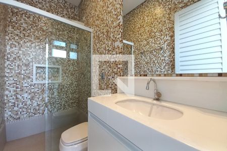 Casa de condomínio à venda com 463m², 5 quartos e 4 vagasBanheiro da Piscina