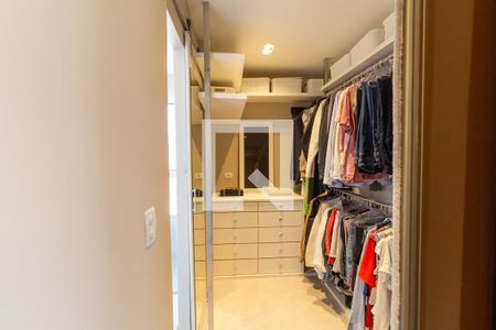 Apartamento para alugar com 74m², 2 quartos e 1 vaga Apartamento para alugar com 74m², 2 quartos e 1 vagaCloset da Suite