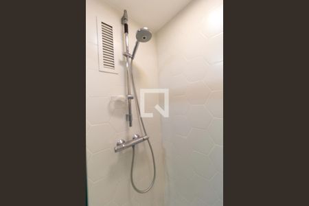 Apartamento para alugar com 74m², 2 quartos e 1 vaga Apartamento para alugar com 74m², 2 quartos e 1 vagaBanheiro do Corredor