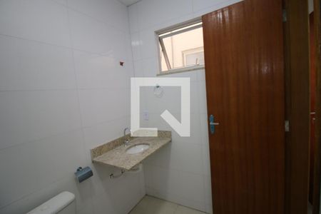 Banheiro de apartamento para alugar com 1 quarto, 30m² em Olaria, Rio de Janeiro