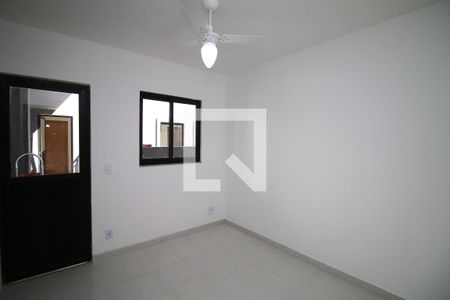 Sala  de apartamento para alugar com 1 quarto, 30m² em Olaria, Rio de Janeiro