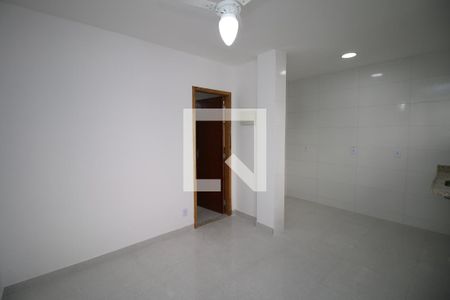 Sala  de apartamento para alugar com 1 quarto, 30m² em Olaria, Rio de Janeiro