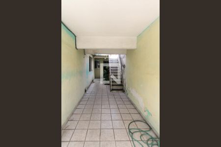Garagem de casa à venda com 2 quartos, 100m² em Vila Darli, São Paulo