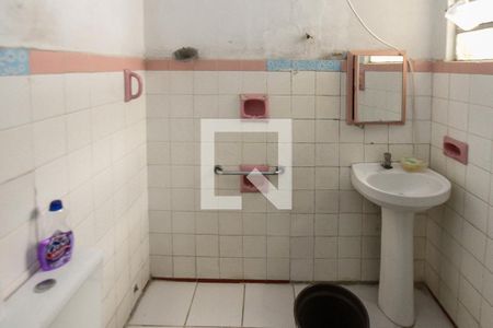 Banheiro de casa à venda com 2 quartos, 100m² em Vila Darli, São Paulo