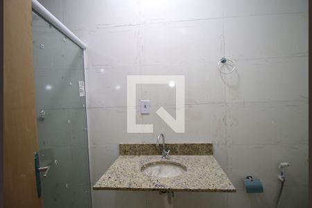 Banheiro de apartamento para alugar com 1 quarto, 32m² em Olaria, Rio de Janeiro