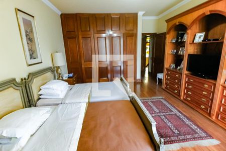 Casa para alugar com 557m², 4 quartos e 4 vagas Casa para alugar com 557m², 4 quartos e 4 vagasSuíte 1 - armários