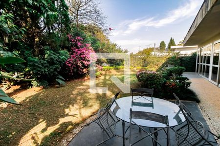 Casa para alugar com 557m², 4 quartos e 4 vagas Casa para alugar com 557m², 4 quartos e 4 vagasJardim