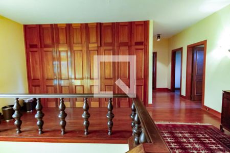 Casa para alugar com 557m², 4 quartos e 4 vagas Casa para alugar com 557m², 4 quartos e 4 vagasArmários corredor