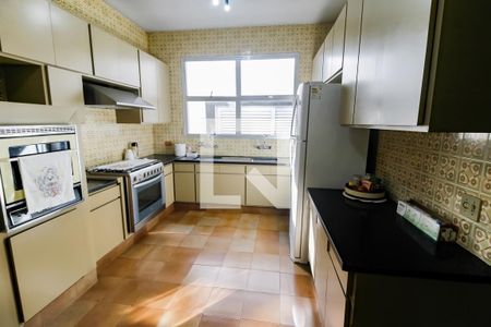 Casa para alugar com 557m², 4 quartos e 4 vagas Casa para alugar com 557m², 4 quartos e 4 vagasCozinha - Armários