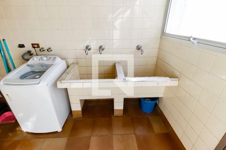 Casa para alugar com 557m², 4 quartos e 4 vagas Casa para alugar com 557m², 4 quartos e 4 vagasDetalhe da area de serviço