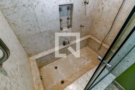 Casa para alugar com 557m², 4 quartos e 4 vagas Casa para alugar com 557m², 4 quartos e 4 vagasBanheiro da Suíte 1 - banheira