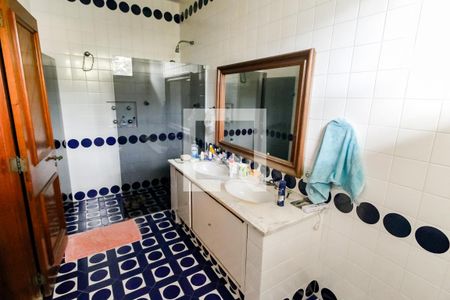 Casa para alugar com 557m², 4 quartos e 4 vagas Casa para alugar com 557m², 4 quartos e 4 vagasBanheiro da Suíte 4