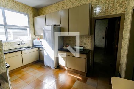 Casa para alugar com 557m², 4 quartos e 4 vagas Casa para alugar com 557m², 4 quartos e 4 vagasCozinha - Armários