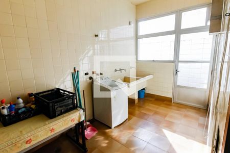 Casa para alugar com 557m², 4 quartos e 4 vagas Casa para alugar com 557m², 4 quartos e 4 vagasÁrea de Serviço