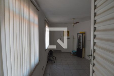 Casa à venda com 300m², 3 quartos e 4 vagasEdícula - Quarto