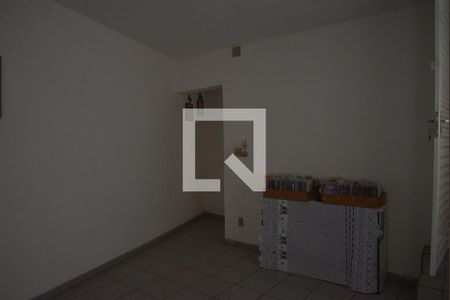 Casa à venda com 300m², 3 quartos e 4 vagasEdícula - Quarto