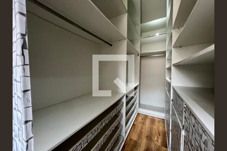 Closet da suíte 1 de casa para alugar com 2 quartos, 100m² em Americanópolis, São Paulo