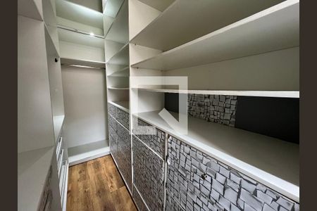 Closet da suíte 1 de casa para alugar com 2 quartos, 100m² em Americanópolis, São Paulo