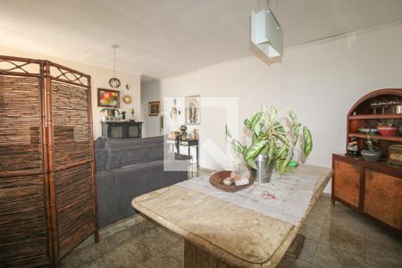 Casa à venda com 240m², 3 quartos e 3 vagasSala 