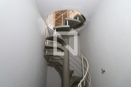 Casa para alugar com 159m², 4 quartos e 2 vagasEscada