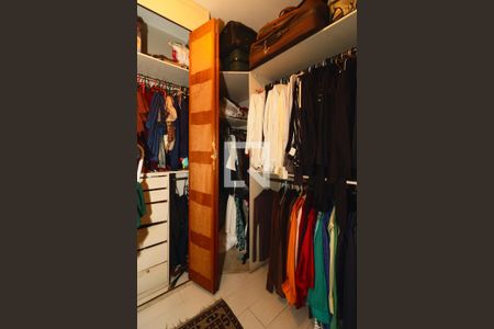 Apartamento à venda com 160m², 3 quartos e 2 vagasCloset da Suíte 1